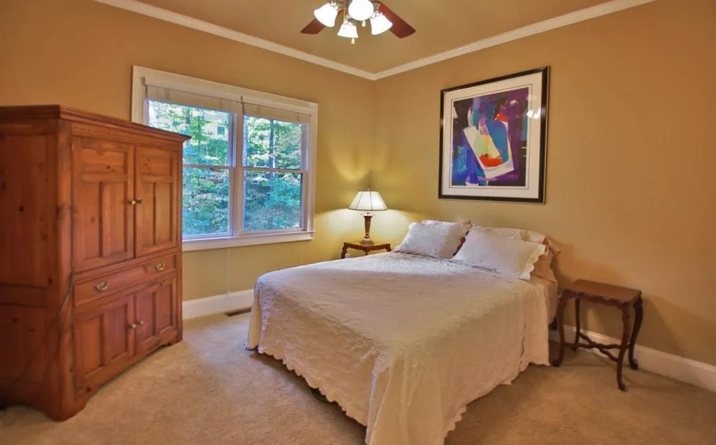 1015 Manorwood Court, Sandy Springs, Georgia 30328, 4 Bedrooms Bedrooms, ,3 BathroomsBathrooms,Residential,Sold,1015 Manorwood Court,5771082