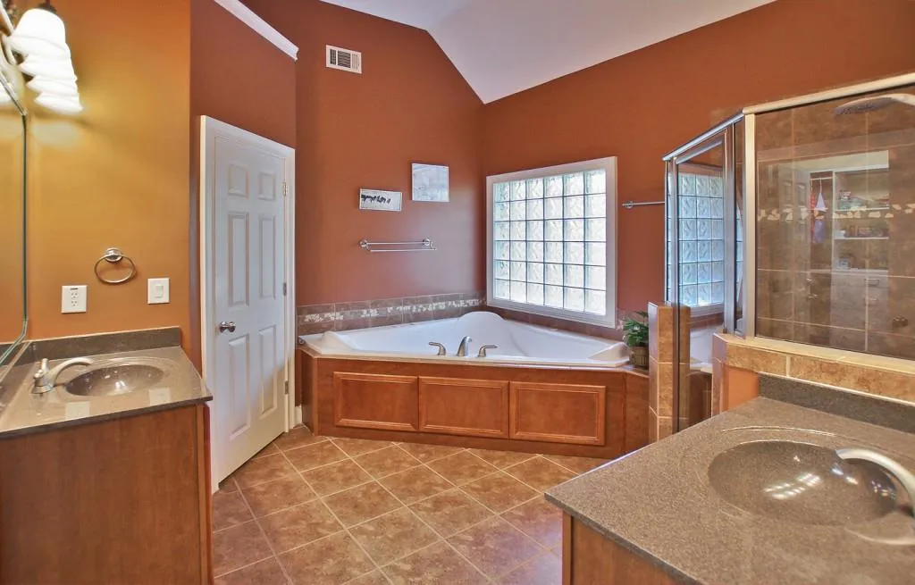 1015 Manorwood Court, Sandy Springs, Georgia 30328, 4 Bedrooms Bedrooms, ,3 BathroomsBathrooms,Residential,Sold,1015 Manorwood Court,5771082