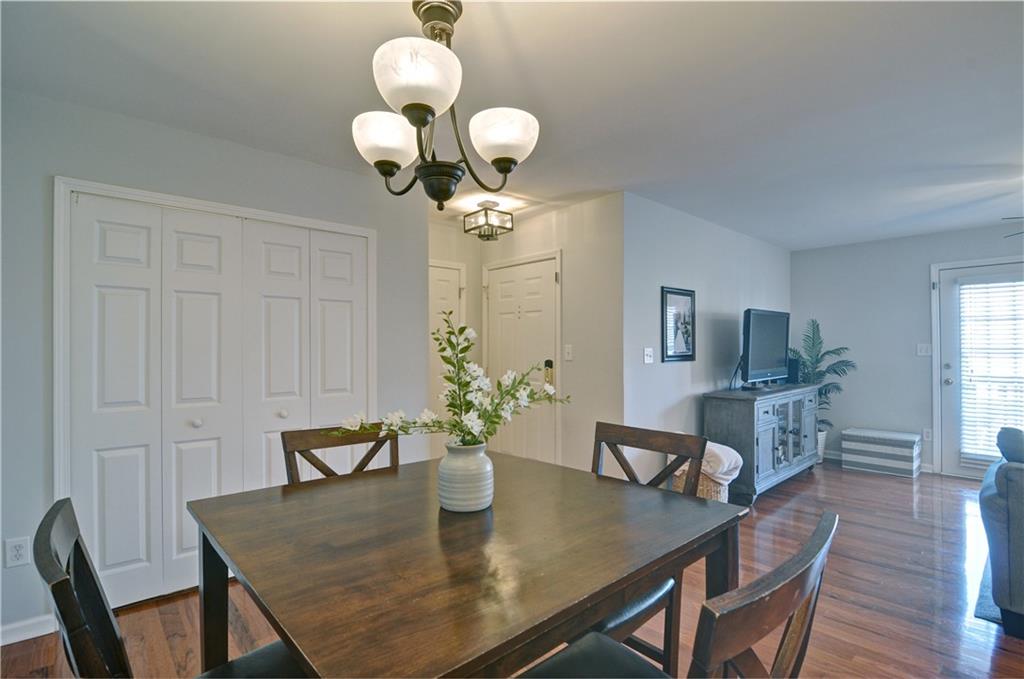 1607 Brighton Point Unit 1607, Sandy Springs, Georgia 30328, 3 Bedrooms Bedrooms, ,2 BathroomsBathrooms,Residential,Sold,1607 Brighton Point Unit 1607,7333402