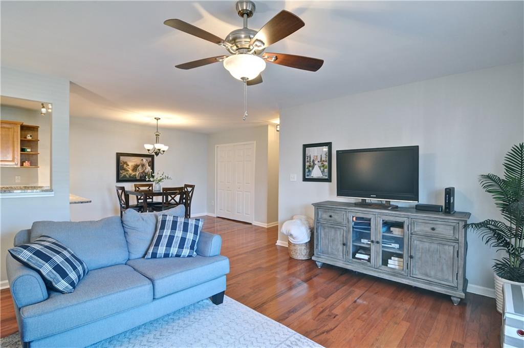 1607 Brighton Point Unit 1607, Sandy Springs, Georgia 30328, 3 Bedrooms Bedrooms, ,2 BathroomsBathrooms,Residential,Sold,1607 Brighton Point Unit 1607,7333402