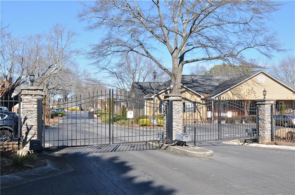 1607 Brighton Point Unit 1607, Sandy Springs, Georgia 30328, 3 Bedrooms Bedrooms, ,2 BathroomsBathrooms,Residential,Sold,1607 Brighton Point Unit 1607,7333402