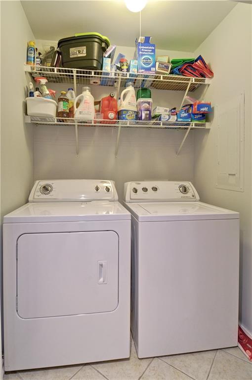 1607 Brighton Point Unit 1607, Sandy Springs, Georgia 30328, 3 Bedrooms Bedrooms, ,2 BathroomsBathrooms,Residential,Sold,1607 Brighton Point Unit 1607,7333402