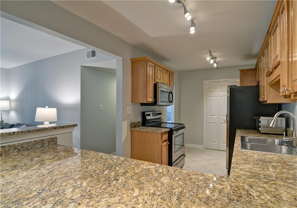 1607 Brighton Point Unit 1607, Sandy Springs, Georgia 30328, 3 Bedrooms Bedrooms, ,2 BathroomsBathrooms,Residential,Sold,1607 Brighton Point Unit 1607,7333402