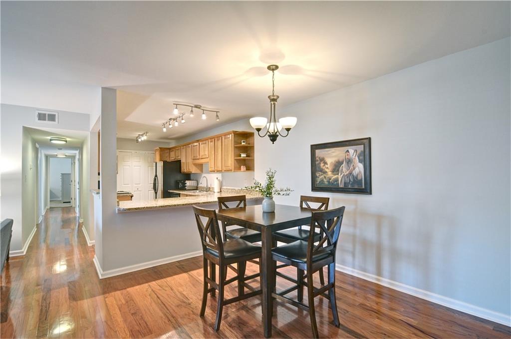 1607 Brighton Point Unit 1607, Sandy Springs, Georgia 30328, 3 Bedrooms Bedrooms, ,2 BathroomsBathrooms,Residential,Sold,1607 Brighton Point Unit 1607,7333402