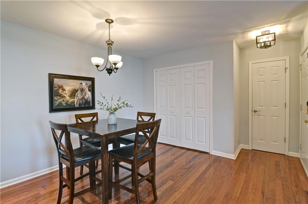 1607 Brighton Point Unit 1607, Sandy Springs, Georgia 30328, 3 Bedrooms Bedrooms, ,2 BathroomsBathrooms,Residential,Sold,1607 Brighton Point Unit 1607,7333402