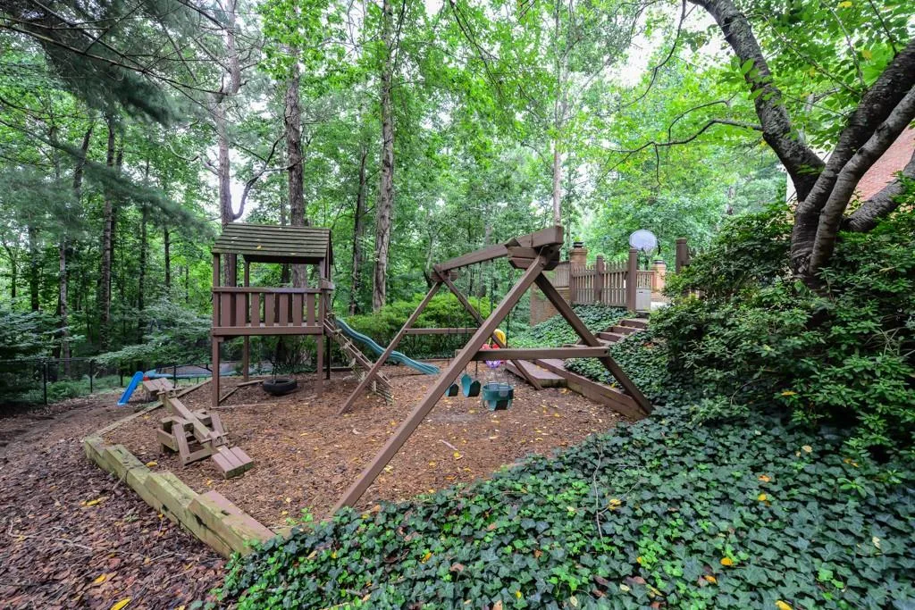 5240 Woodridge Forest Trail Nw, Sandy Springs, Georgia 30327, 5 Bedrooms Bedrooms, ,6 BathroomsBathrooms,Residential,Sold,5240 Woodridge Forest Trail Nw,5901019