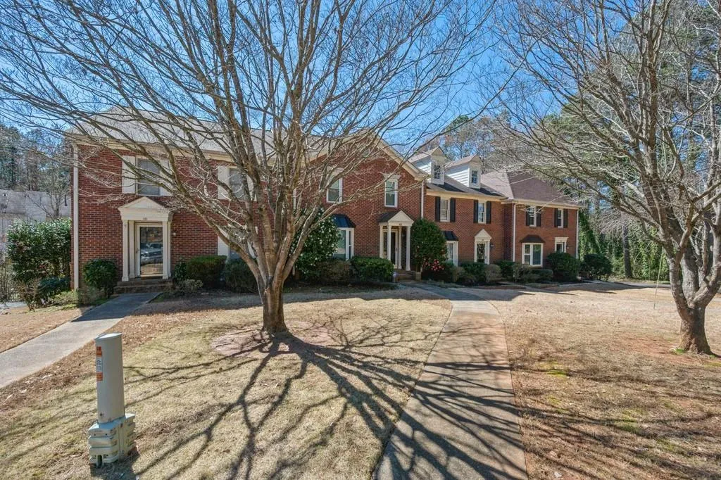 52 Huntington Place Drive, Sandy Springs, Georgia 30350, 3 Bedrooms Bedrooms, ,2 BathroomsBathrooms,Residential,Sold,52 Huntington Place Drive,6848166