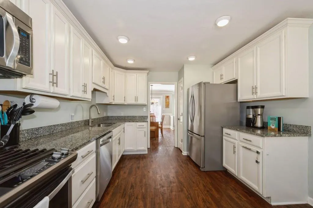 52 Huntington Place Drive, Sandy Springs, Georgia 30350, 3 Bedrooms Bedrooms, ,2 BathroomsBathrooms,Residential,Sold,52 Huntington Place Drive,6848166