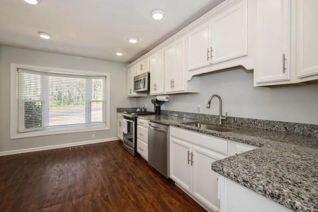 52 Huntington Place Drive, Sandy Springs, Georgia 30350, 3 Bedrooms Bedrooms, ,2 BathroomsBathrooms,Residential,Sold,52 Huntington Place Drive,6848166
