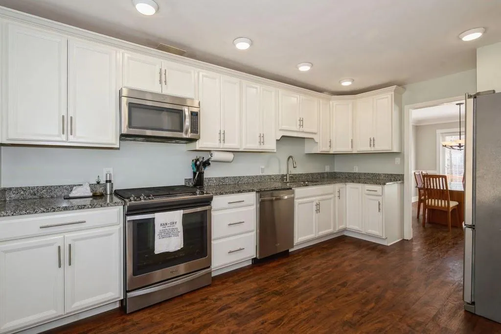 52 Huntington Place Drive, Sandy Springs, Georgia 30350, 3 Bedrooms Bedrooms, ,2 BathroomsBathrooms,Residential,Sold,52 Huntington Place Drive,6848166