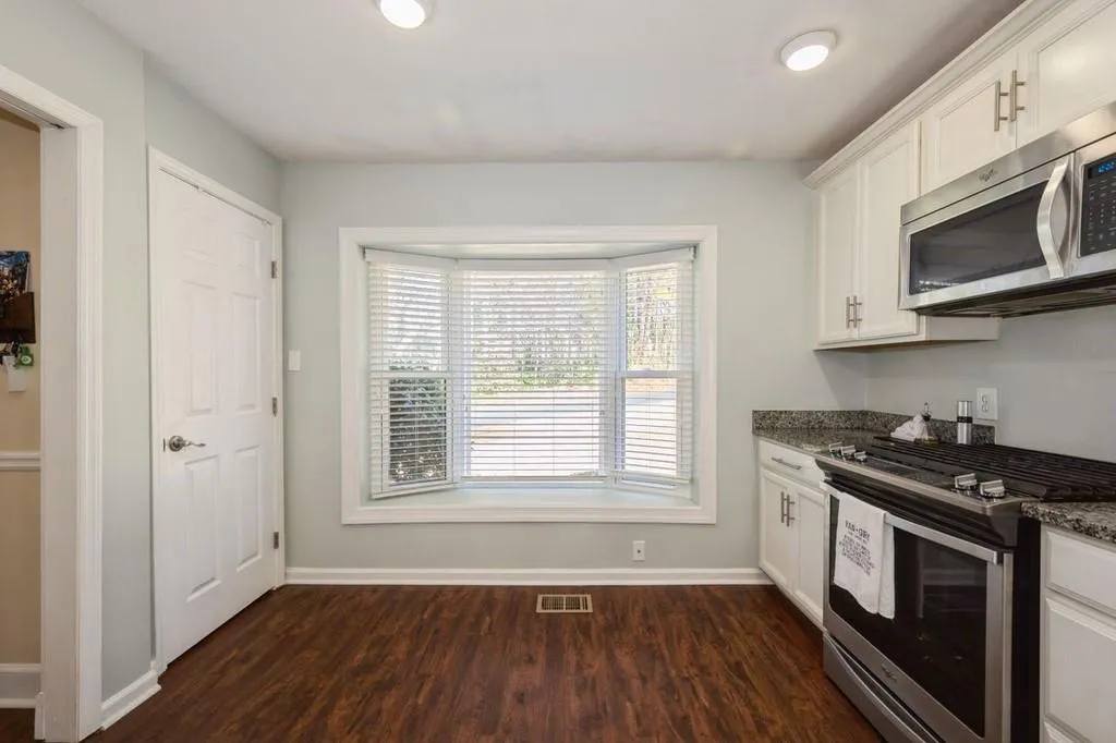 52 Huntington Place Drive, Sandy Springs, Georgia 30350, 3 Bedrooms Bedrooms, ,2 BathroomsBathrooms,Residential,Sold,52 Huntington Place Drive,6848166