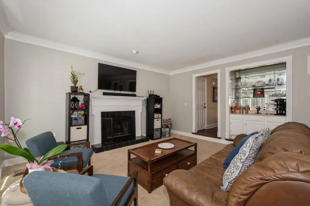 52 Huntington Place Drive, Sandy Springs, Georgia 30350, 3 Bedrooms Bedrooms, ,2 BathroomsBathrooms,Residential,Sold,52 Huntington Place Drive,6848166