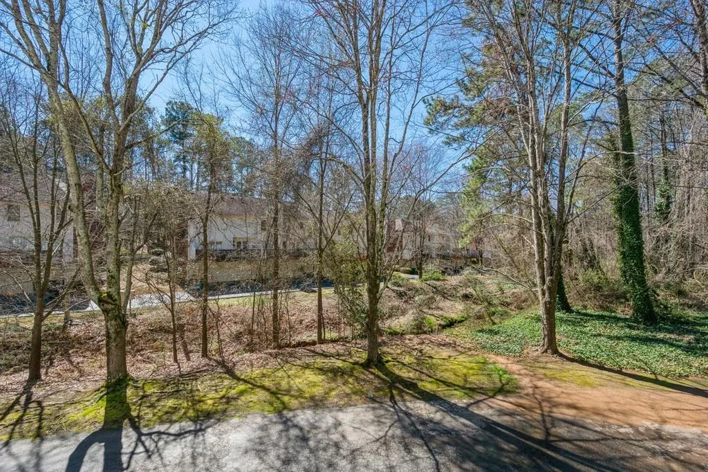 52 Huntington Place Drive, Sandy Springs, Georgia 30350, 3 Bedrooms Bedrooms, ,2 BathroomsBathrooms,Residential,Sold,52 Huntington Place Drive,6848166