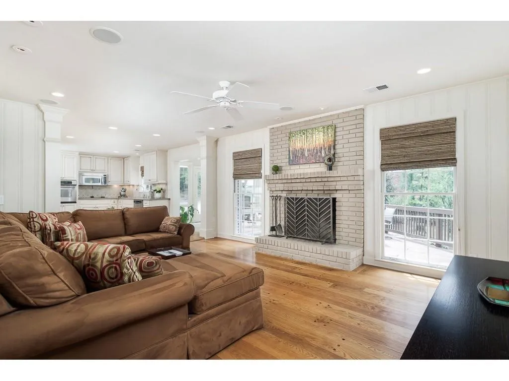 10 Wyndham Drive, Sandy Springs, Georgia 30328, 5 Bedrooms Bedrooms, ,3 BathroomsBathrooms,Residential,Sold,10 Wyndham Drive,6067349