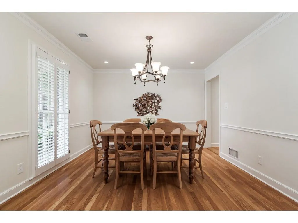 10 Wyndham Drive, Sandy Springs, Georgia 30328, 5 Bedrooms Bedrooms, ,3 BathroomsBathrooms,Residential,Sold,10 Wyndham Drive,6067349