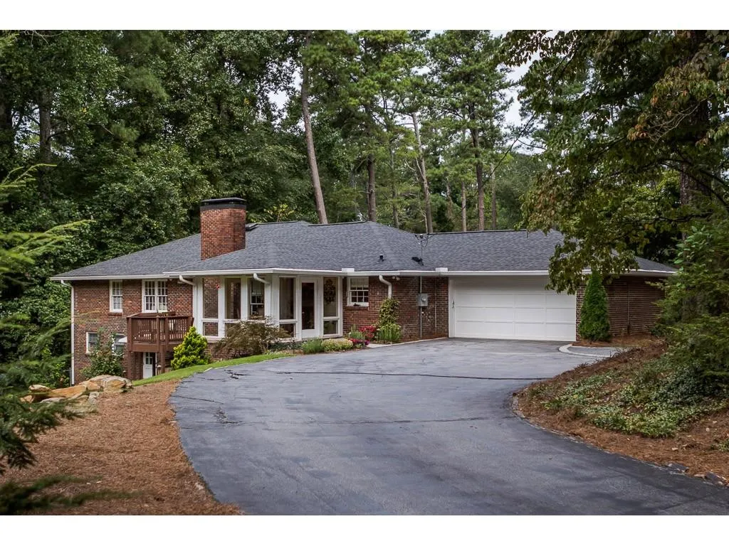 10 Wyndham Drive, Sandy Springs, Georgia 30328, 5 Bedrooms Bedrooms, ,3 BathroomsBathrooms,Residential,Sold,10 Wyndham Drive,6067349