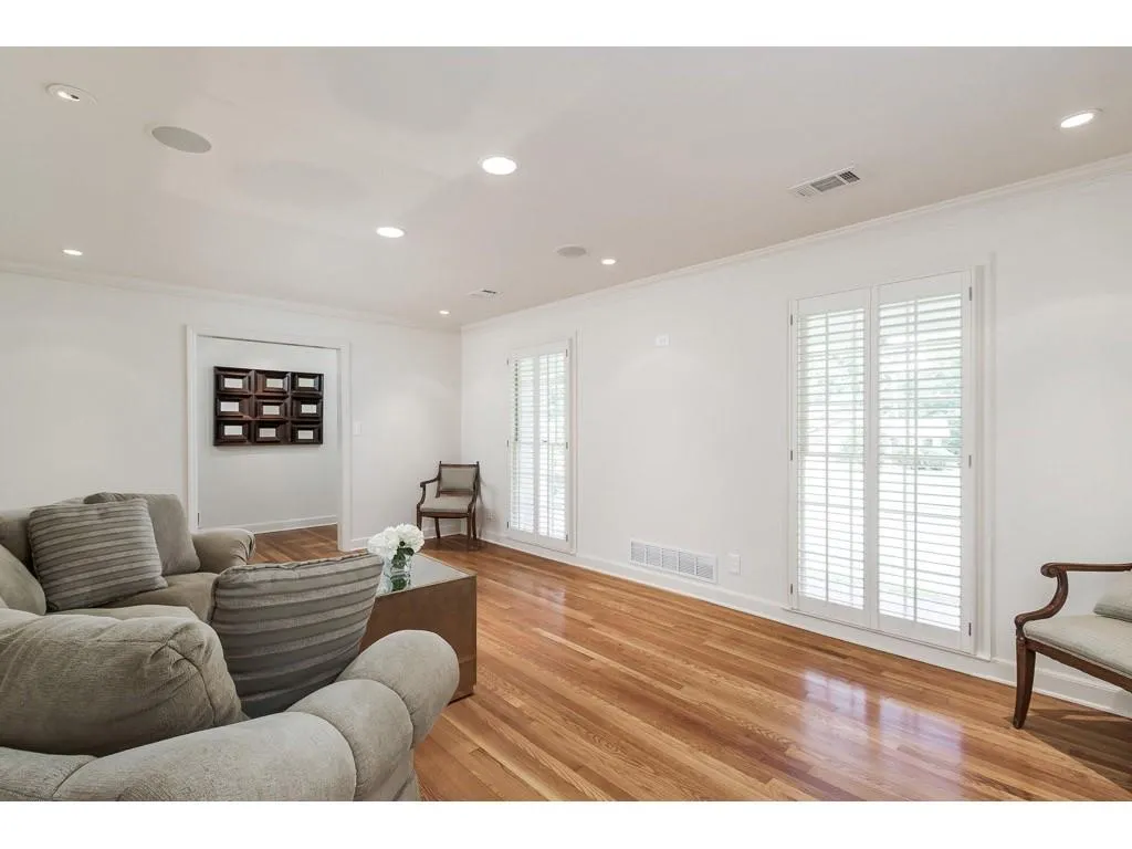 10 Wyndham Drive, Sandy Springs, Georgia 30328, 5 Bedrooms Bedrooms, ,3 BathroomsBathrooms,Residential,Sold,10 Wyndham Drive,6067349