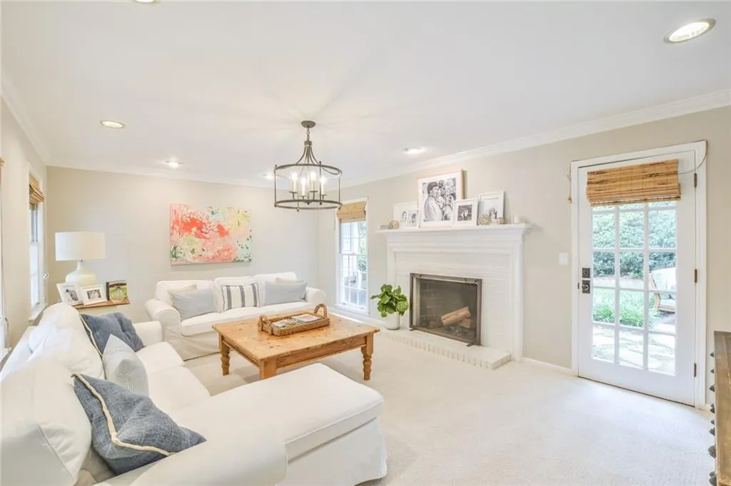 6840 Wright Road, Sandy Springs, Georgia 30328, 4 Bedrooms Bedrooms, ,3 BathroomsBathrooms,Residential,Sold,6840 Wright Road,6576622