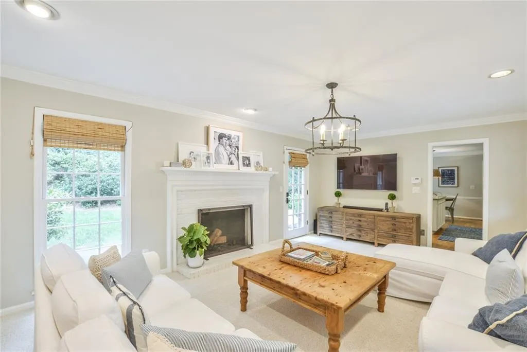 6840 Wright Road, Sandy Springs, Georgia 30328, 4 Bedrooms Bedrooms, ,3 BathroomsBathrooms,Residential,Sold,6840 Wright Road,6576622