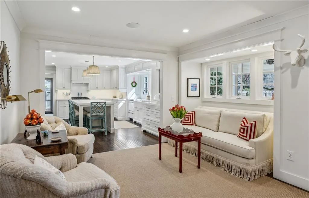 sitting room/ dining room
