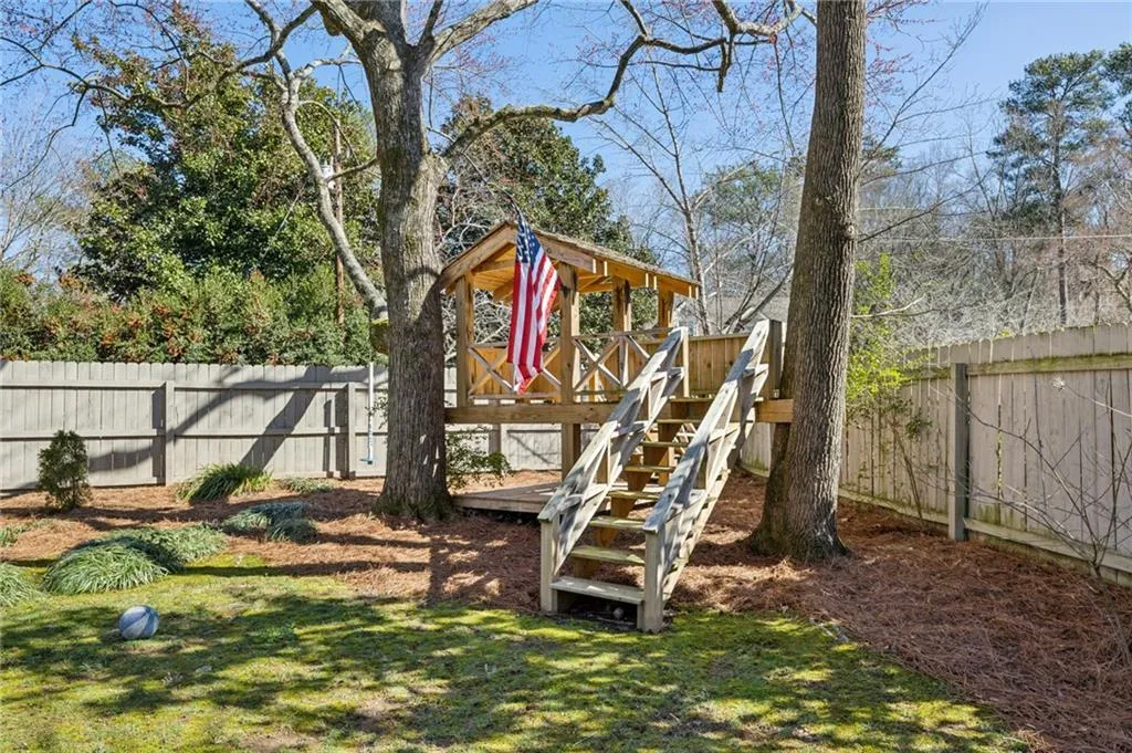515 Pine Forest Road, Atlanta, Georgia 30342, 4 Bedrooms Bedrooms, ,3 BathroomsBathrooms,Residential,For Sale,515 Pine Forest Road,7626703