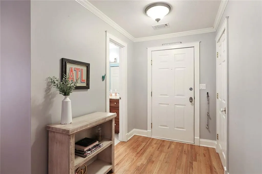 1305 Highland Bluff Drive Se Unit 305, Atlanta, Georgia 30339, 2 Bedrooms Bedrooms, ,2 BathroomsBathrooms,Residential,Sold,1305 Highland Bluff Drive Se Unit 305,6038243