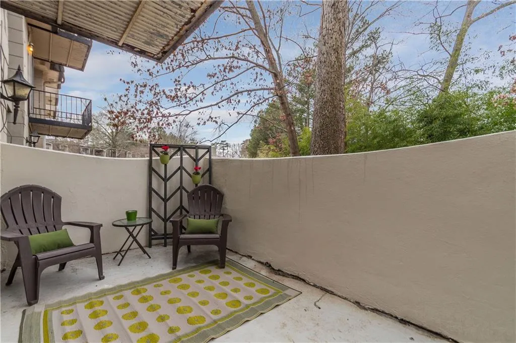 725 Dalrymple Road Unit 2e, Sandy Springs, Georgia 30328, 2 Bedrooms Bedrooms, ,2 BathroomsBathrooms,Residential,Sold,725 Dalrymple Road Unit 2e,5950419