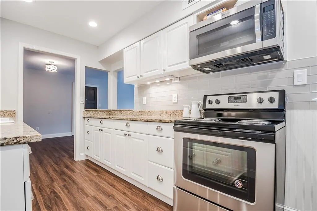 725 Dalrymple Road Unit 2e, Sandy Springs, Georgia 30328, 2 Bedrooms Bedrooms, ,2 BathroomsBathrooms,Residential,Sold,725 Dalrymple Road Unit 2e,5950419