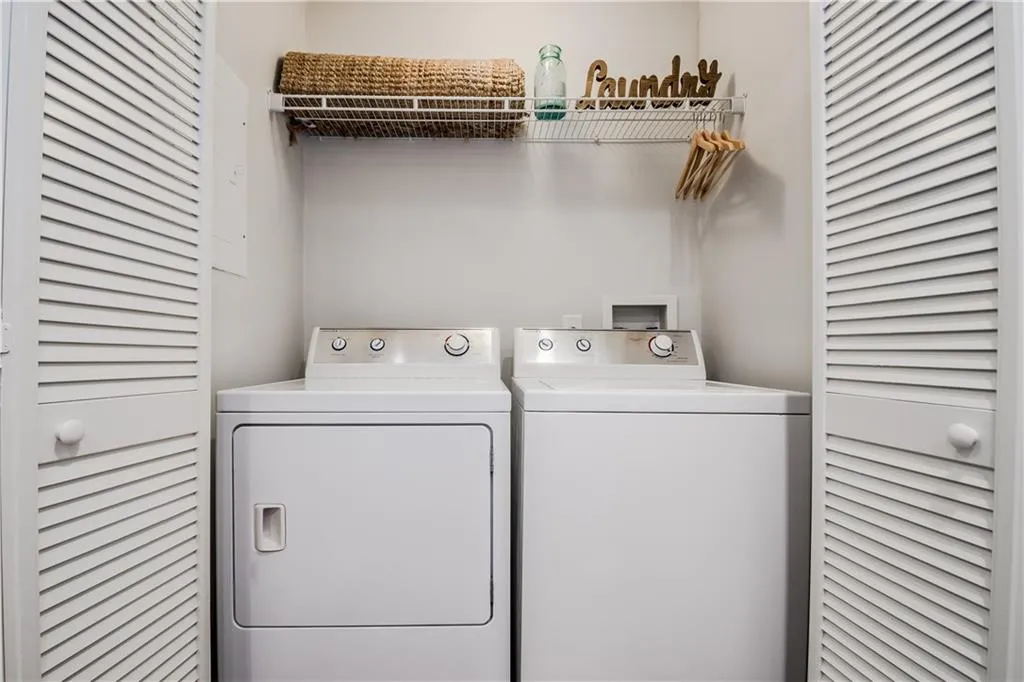 725 Dalrymple Road Unit 2e, Sandy Springs, Georgia 30328, 2 Bedrooms Bedrooms, ,2 BathroomsBathrooms,Residential,Sold,725 Dalrymple Road Unit 2e,5950419