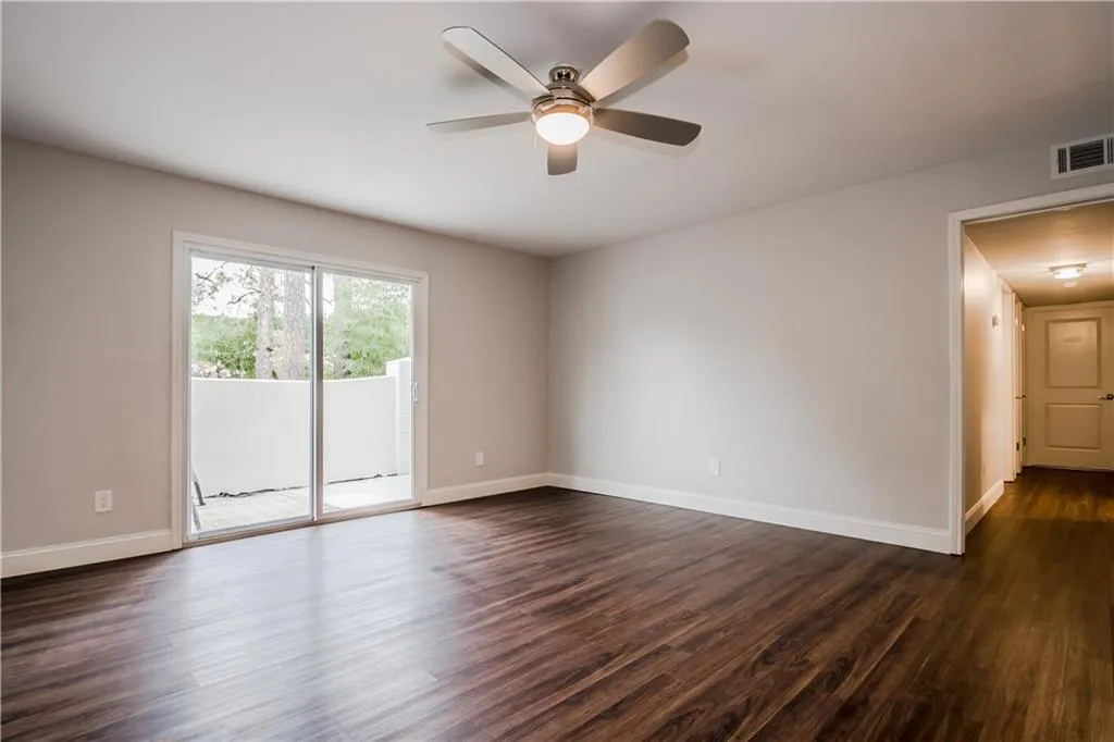 725 Dalrymple Road Unit 2e, Sandy Springs, Georgia 30328, 2 Bedrooms Bedrooms, ,2 BathroomsBathrooms,Residential,Sold,725 Dalrymple Road Unit 2e,5950419