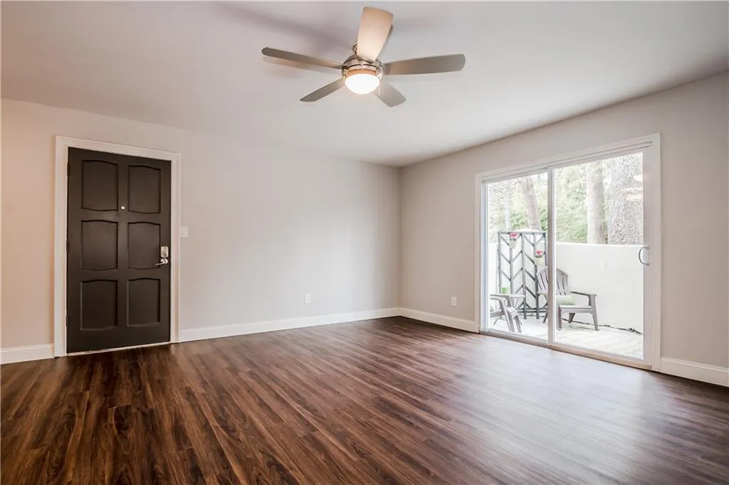 725 Dalrymple Road Unit 2e, Sandy Springs, Georgia 30328, 2 Bedrooms Bedrooms, ,2 BathroomsBathrooms,Residential,Sold,725 Dalrymple Road Unit 2e,5950419