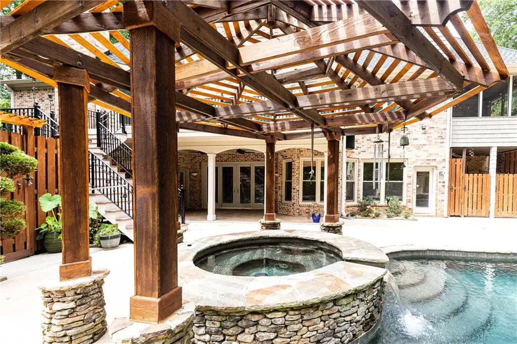 4959 Northland Drive, Sandy Springs, Georgia 30342, 6 Bedrooms Bedrooms, ,6 BathroomsBathrooms,Residential,Sold,4959 Northland Drive,7096293