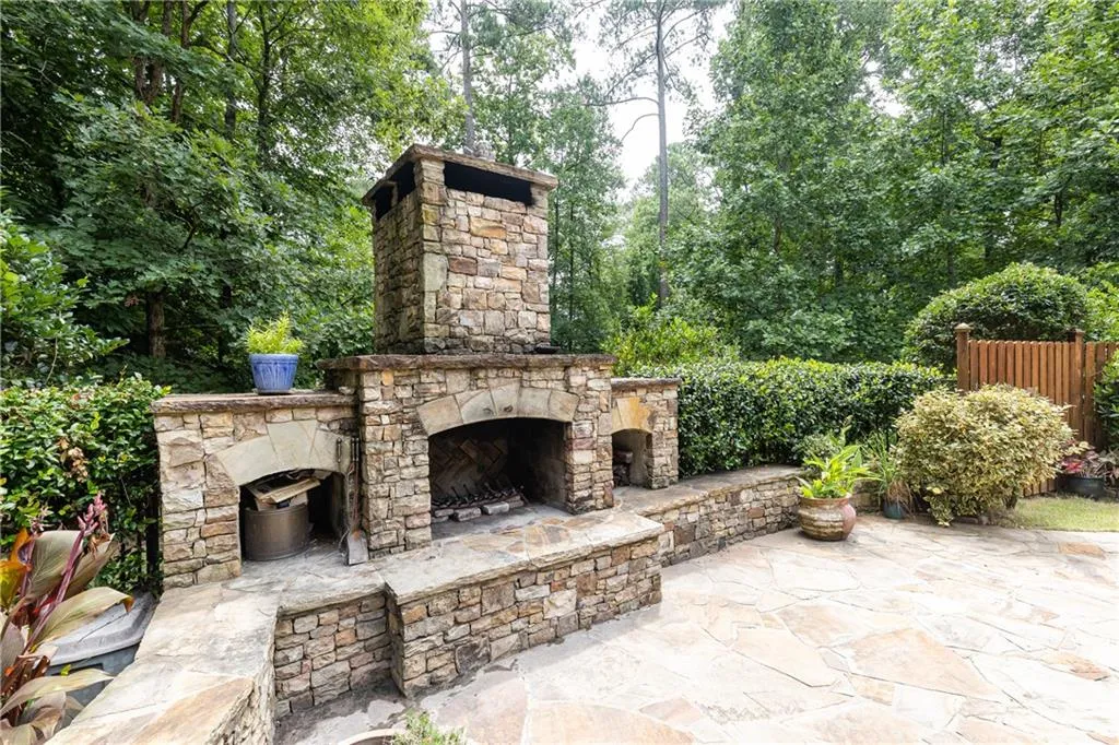 4959 Northland Drive, Sandy Springs, Georgia 30342, 6 Bedrooms Bedrooms, ,6 BathroomsBathrooms,Residential,Sold,4959 Northland Drive,7096293