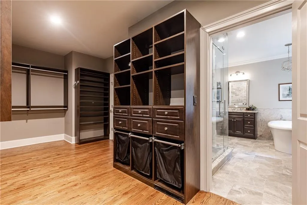 4959 Northland Drive, Sandy Springs, Georgia 30342, 6 Bedrooms Bedrooms, ,6 BathroomsBathrooms,Residential,Sold,4959 Northland Drive,7096293