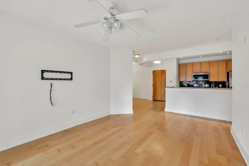 Spacious living room