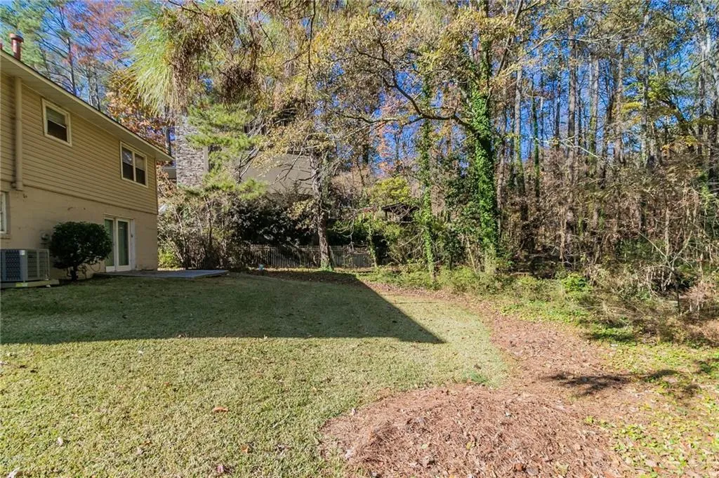 633 Larchmont Circle Nw, Atlanta, Georgia 30318, 5 Bedrooms Bedrooms, ,2 BathroomsBathrooms,Residential,For Sale,633 Larchmont Circle Nw,7497773