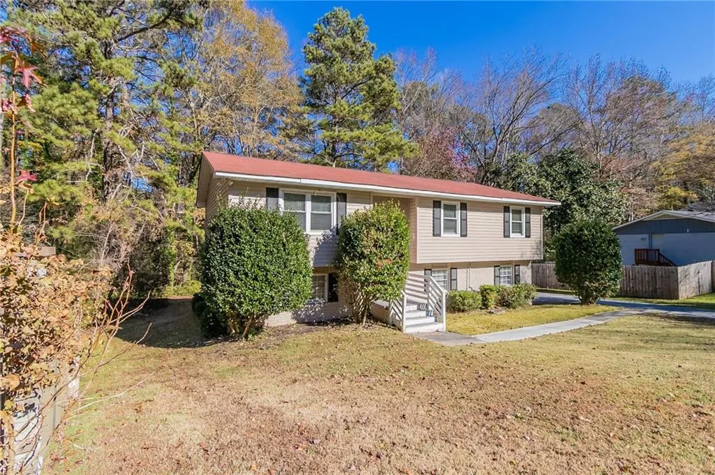 633 Larchmont Circle Nw, Atlanta, Georgia 30318, 5 Bedrooms Bedrooms, ,2 BathroomsBathrooms,Residential,For Sale,633 Larchmont Circle Nw,7497773