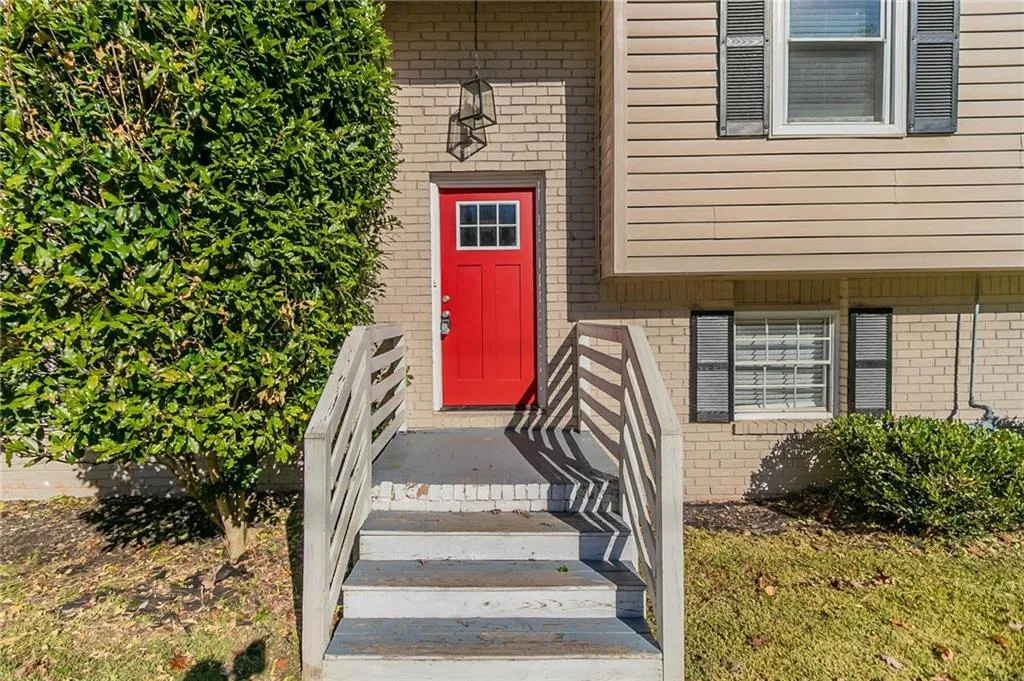 633 Larchmont Circle Nw, Atlanta, Georgia 30318, 5 Bedrooms Bedrooms, ,2 BathroomsBathrooms,Residential,For Sale,633 Larchmont Circle Nw,7497773