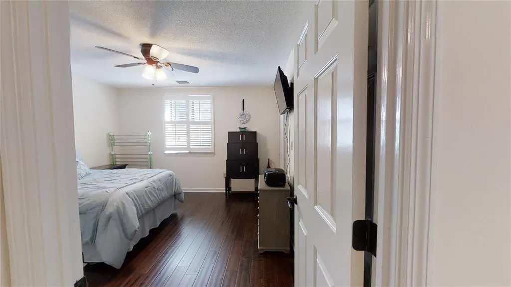 300 Johnson Ferry Road Ne Unit A401, Sandy Springs, Georgia 30328, 1 Bedroom Bedrooms, ,1 BathroomBathrooms,Residential,Sold,300 Johnson Ferry Road Ne Unit A401,6797513