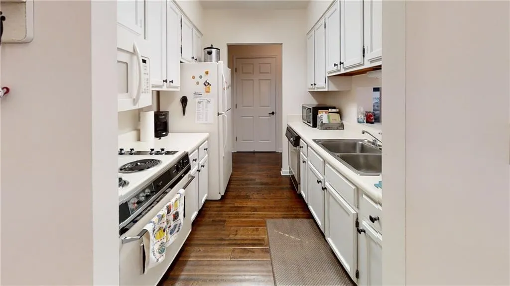 300 Johnson Ferry Road Ne Unit A401, Sandy Springs, Georgia 30328, 1 Bedroom Bedrooms, ,1 BathroomBathrooms,Residential,Sold,300 Johnson Ferry Road Ne Unit A401,6797513