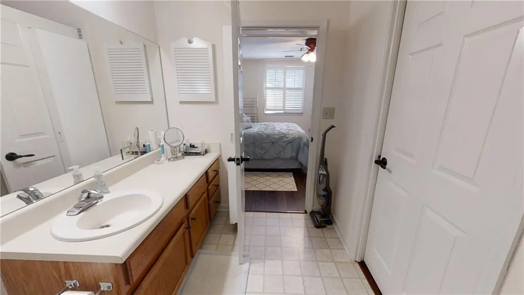 300 Johnson Ferry Road Ne Unit A401, Sandy Springs, Georgia 30328, 1 Bedroom Bedrooms, ,1 BathroomBathrooms,Residential,Sold,300 Johnson Ferry Road Ne Unit A401,6797513