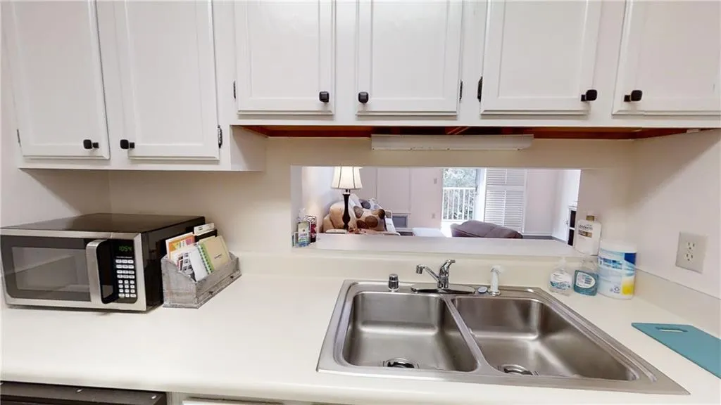 300 Johnson Ferry Road Ne Unit A401, Sandy Springs, Georgia 30328, 1 Bedroom Bedrooms, ,1 BathroomBathrooms,Residential,Sold,300 Johnson Ferry Road Ne Unit A401,6797513