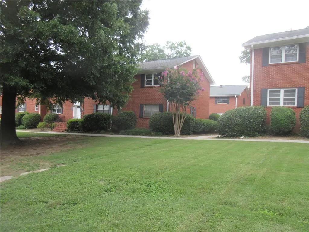 3660 Peachtree Road Ne Unit D-1, Atlanta, Georgia 30319, 2 Bedrooms Bedrooms, ,2 BathroomsBathrooms,Residential,Sold,3660 Peachtree Road Ne Unit D-1,7087265
