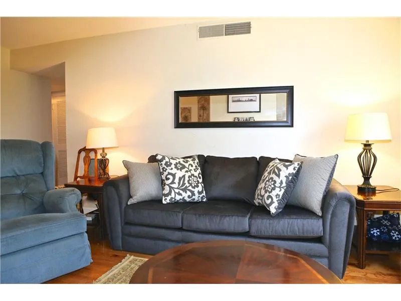 157 Maribeau Square Unit 157, Atlanta, Georgia 30327, 2 Bedrooms Bedrooms, ,2 BathroomsBathrooms,Residential,Sold,157 Maribeau Square Unit 157,5859197