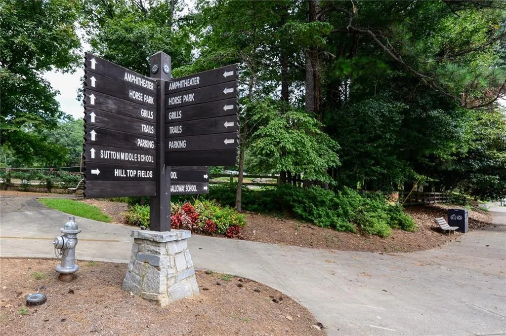 5726 Taylor Way, Atlanta, Georgia 30342, 3 Bedrooms Bedrooms, ,2 BathroomsBathrooms,Residential,For Sale,5726 Taylor Way,7651823