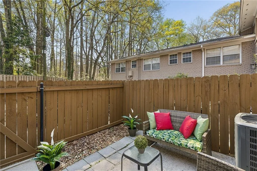 2232 Dunseath Avenue Nw Unit 206, Atlanta, Georgia 30318, 2 Bedrooms Bedrooms, 0 ,1 BathroomBathrooms,Residential,For Sale,2232 Dunseath Avenue Nw Unit 206,7745218