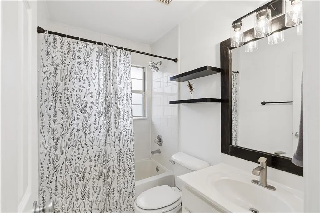 2232 Dunseath Avenue Nw Unit 206, Atlanta, Georgia 30318, 2 Bedrooms Bedrooms, 0 ,1 BathroomBathrooms,Residential,For Sale,2232 Dunseath Avenue Nw Unit 206,7745218