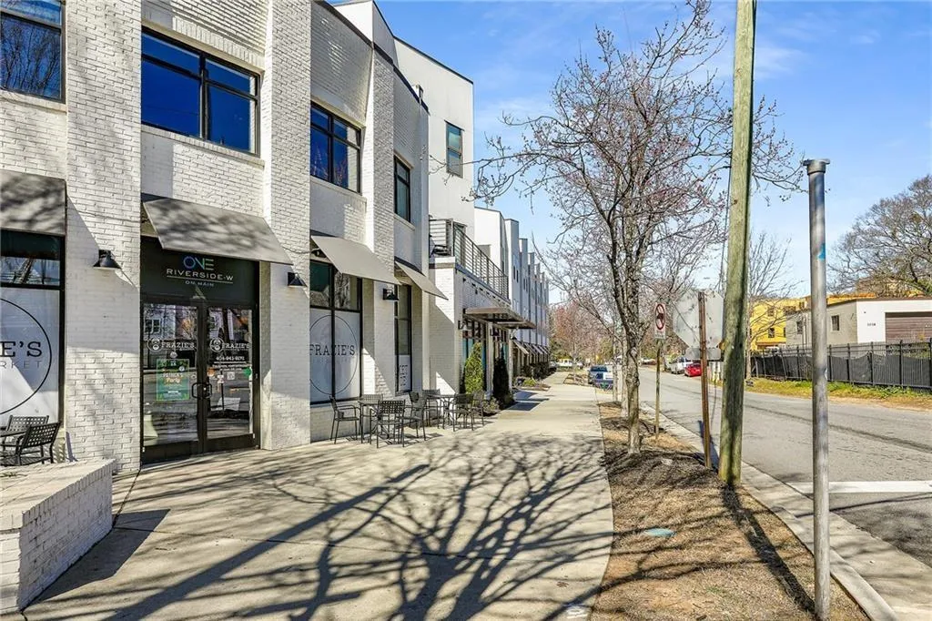 2232 Dunseath Avenue Nw Unit 206, Atlanta, Georgia 30318, 2 Bedrooms Bedrooms, 0 ,1 BathroomBathrooms,Residential,For Sale,2232 Dunseath Avenue Nw Unit 206,7745218