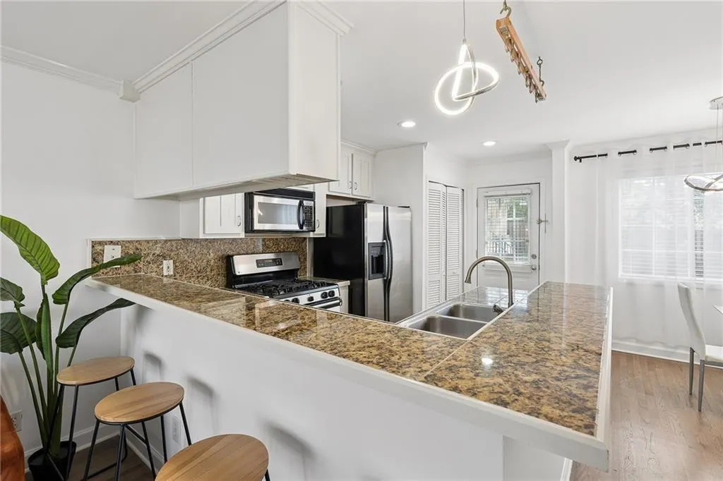 2232 Dunseath Avenue Nw Unit 206, Atlanta, Georgia 30318, 2 Bedrooms Bedrooms, 0 ,1 BathroomBathrooms,Residential,For Sale,2232 Dunseath Avenue Nw Unit 206,7745218