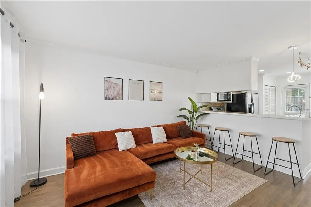 2232 Dunseath Avenue Nw Unit 206, Atlanta, Georgia 30318, 2 Bedrooms Bedrooms, 0 ,1 BathroomBathrooms,Residential,For Sale,2232 Dunseath Avenue Nw Unit 206,7745218